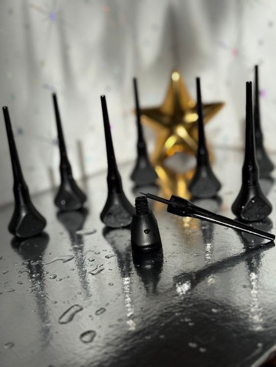 مداد چشم مایع مویی