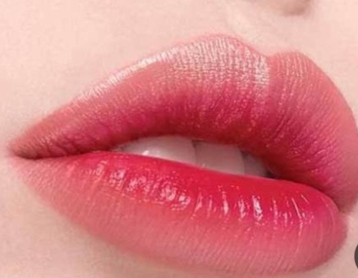 رنگ طبیعی به لبها میده